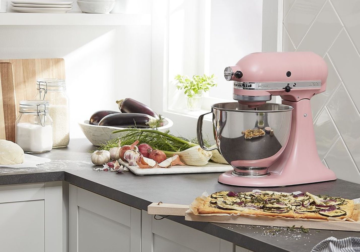 Refurbished KitchenAid Artisan Series 5 Quart Tilt-Head Stand Mixer KSM150PS - Reebelo US