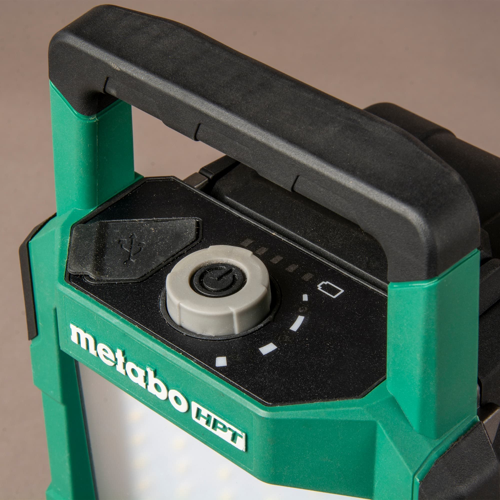 Refurbished Metabo HPT 18V MultiVolt Cordless 4000 Lumen LED Work Light UB18DCQ4 - Reebelo US